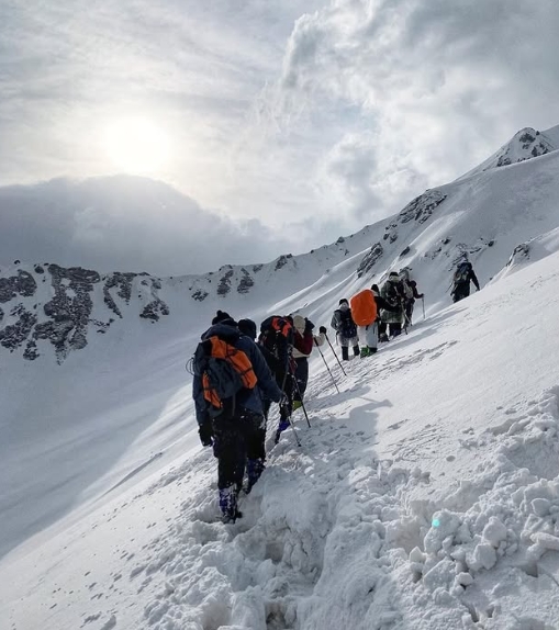sar pass trek