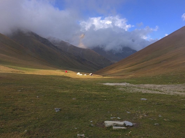 bamsaru khal trek